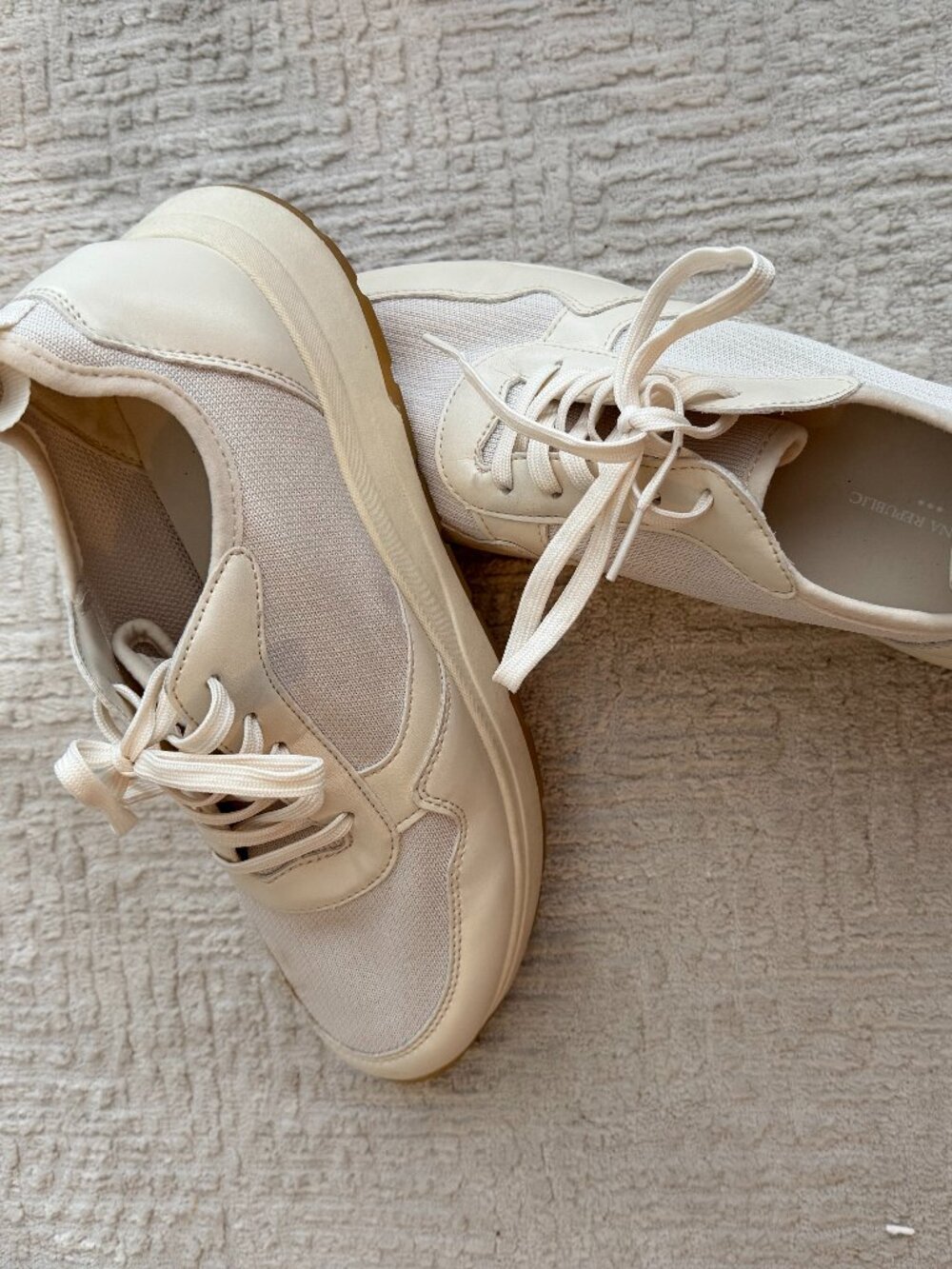 10 White Banana Republic Sustainable Knit Sneakers